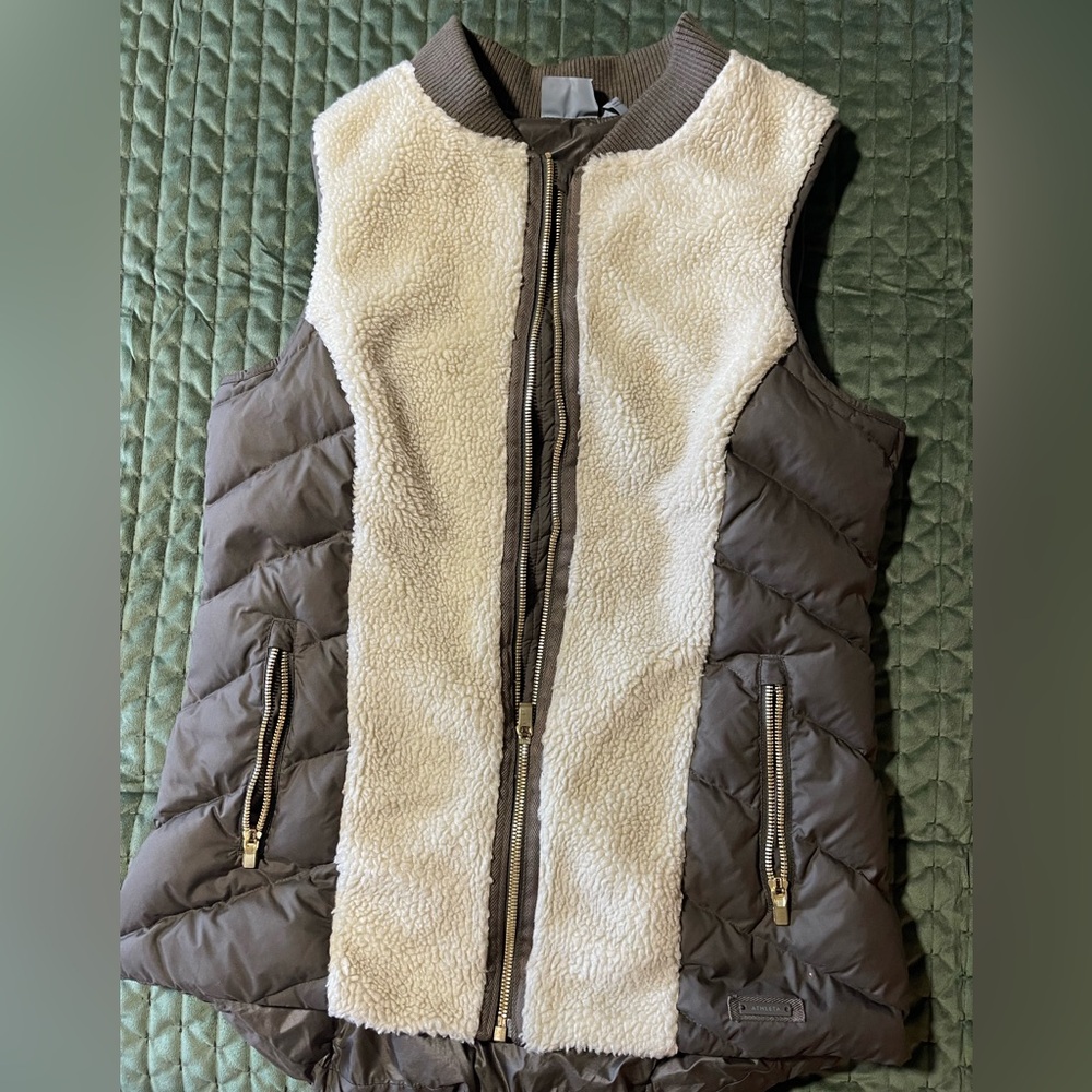 Athleta responsible down tundra vest size medium deep oasis‎ green